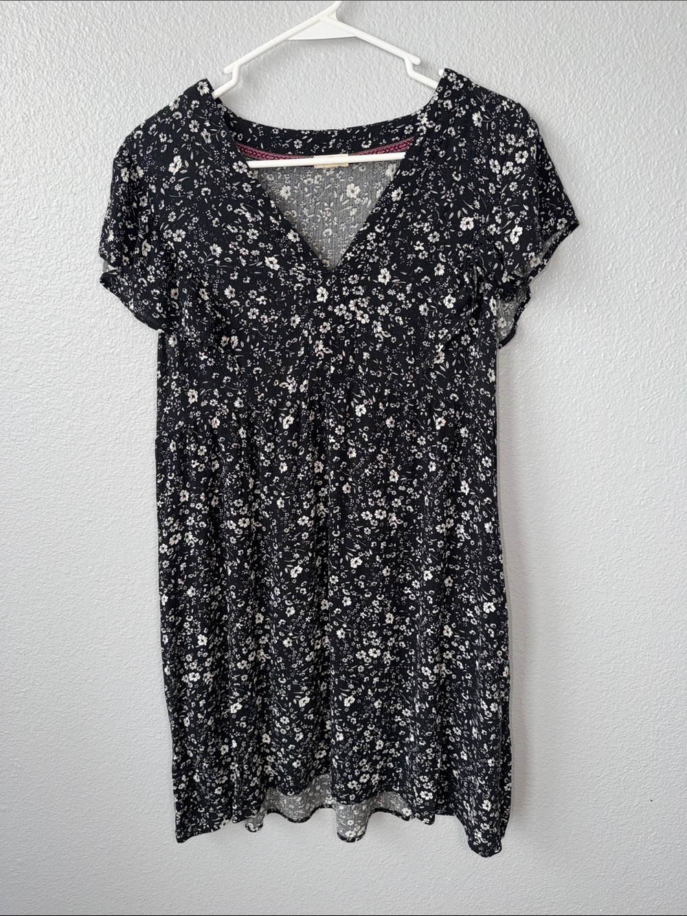 Black Floral V-Neck Short Sleeve Dress